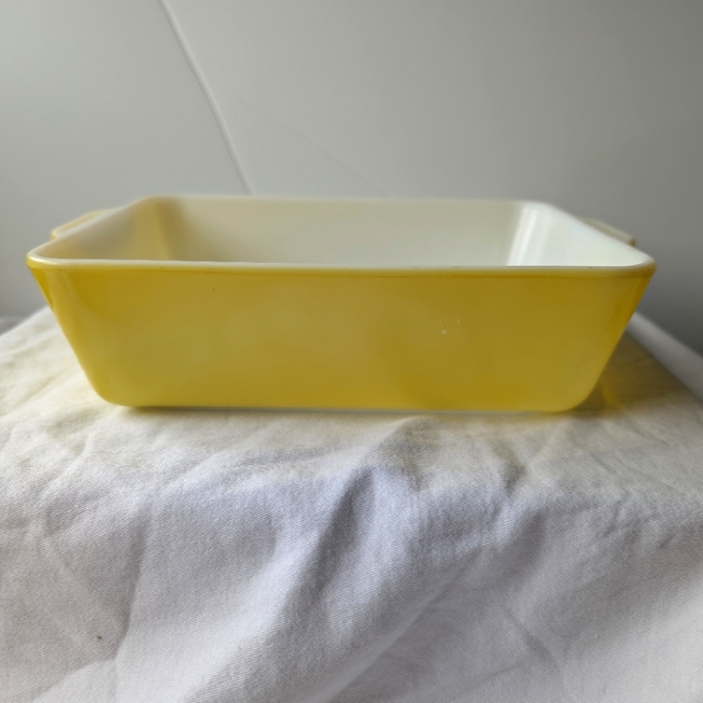 Pyrex 503-B Yellow Opalware 1.5 Quart Dish With Tab Handles Vintage